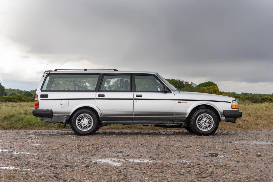 1993 Volvo 200 Series - Image 27 of 30