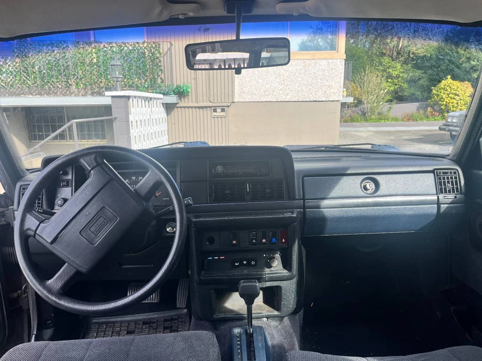 1993 Volvo 245 - Image 8 of 13
