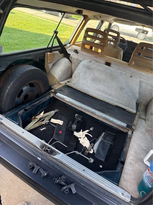 1993 Volvo 245 - Image 3 of 15
