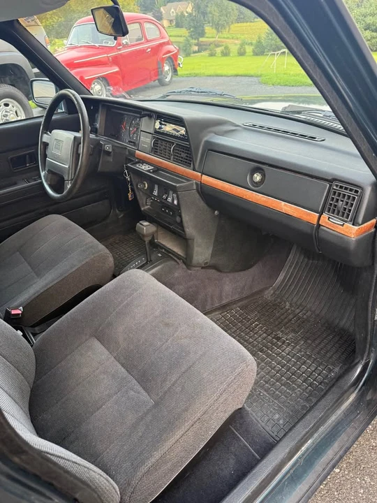 1993 Volvo 245 - Image 13 of 19