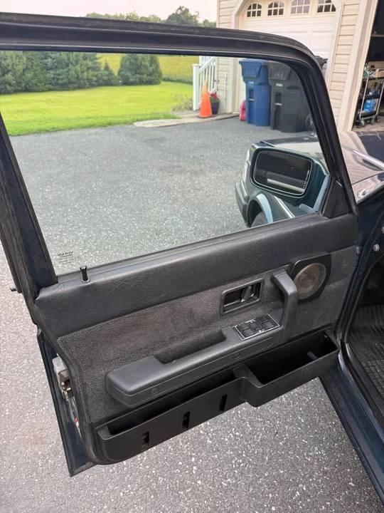 1993 Volvo 245 - Image 17 of 19