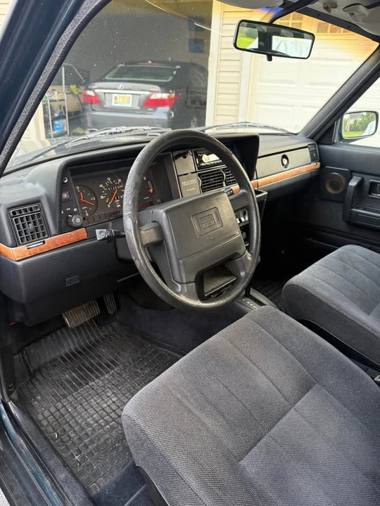 1993 Volvo 245 - Image 16 of 19