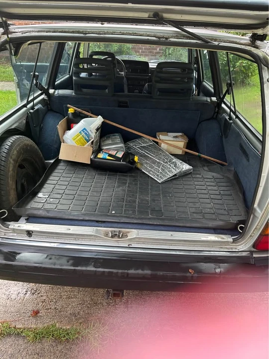 1993 Volvo 245 - Image 8 of 12