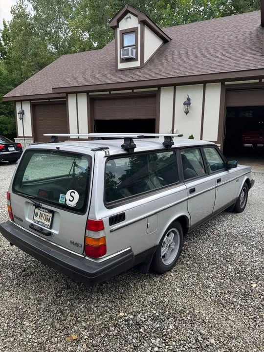 1993 Volvo 245 - Image 4 of 11