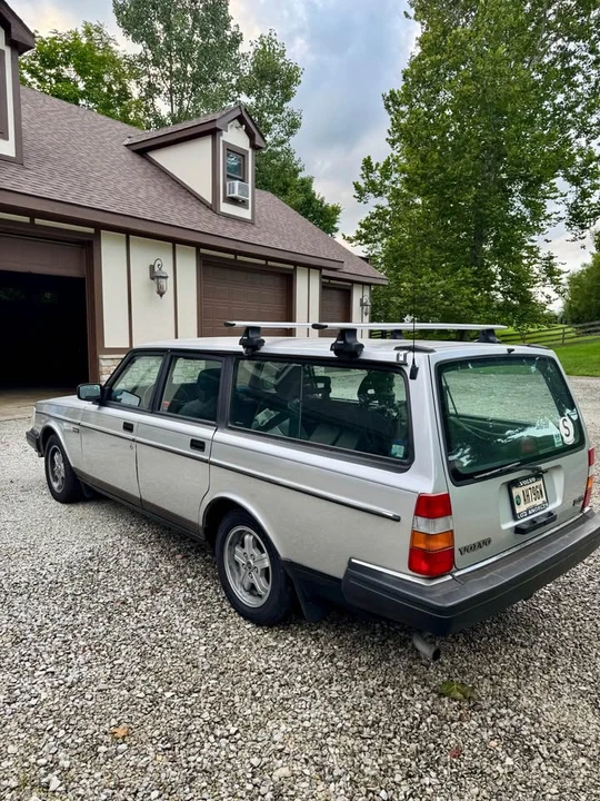 1993 Volvo 245 - Image 3 of 11