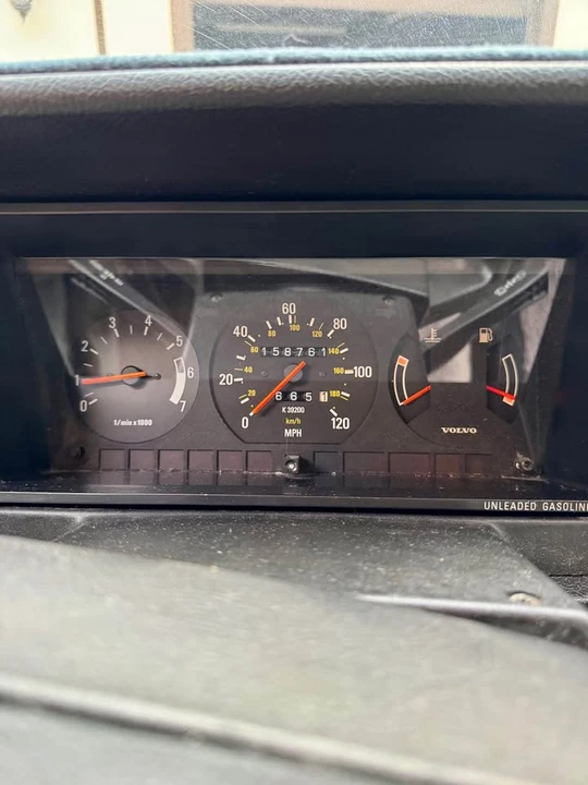 1993 Volvo 245 - Image 10 of 11