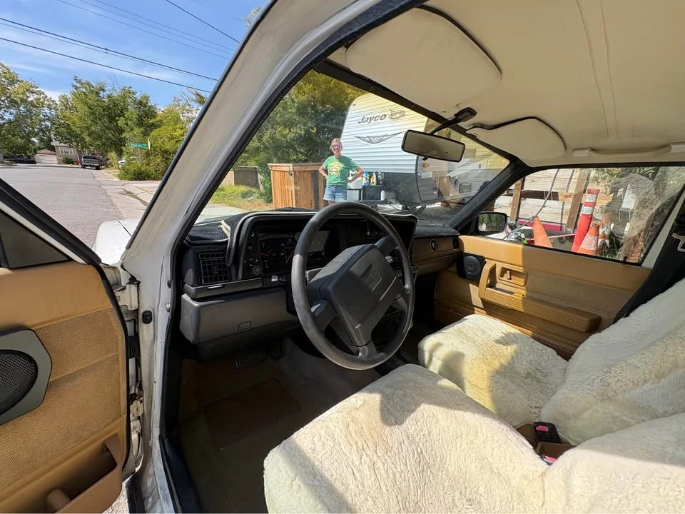 1993 Volvo 245 - Image 6 of 9