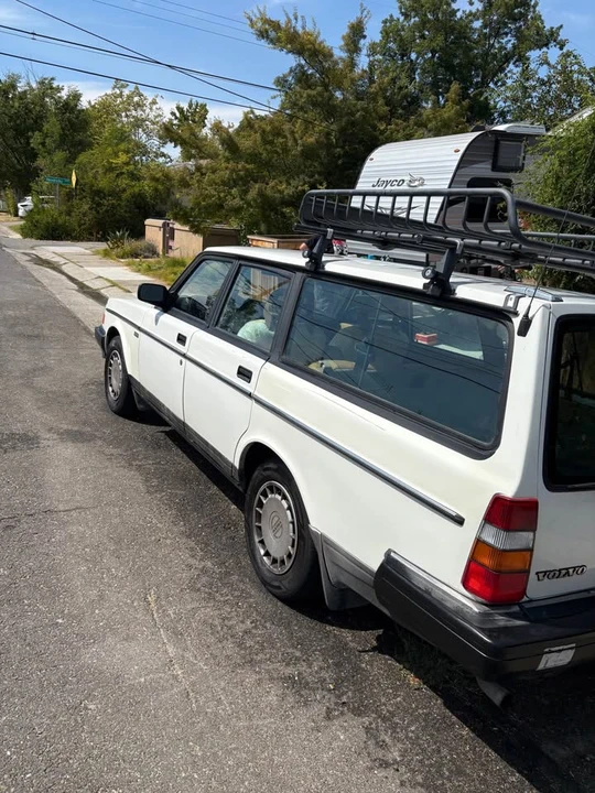 1993 Volvo 245 - Image 5 of 9