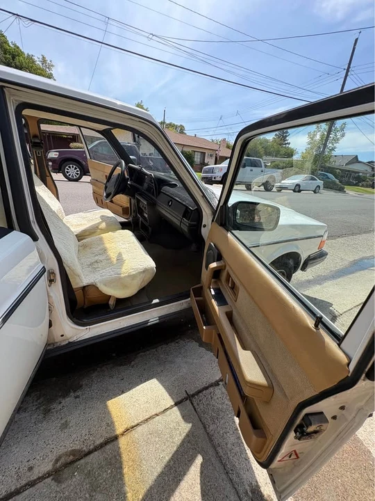 1993 Volvo 245 - Image 9 of 9