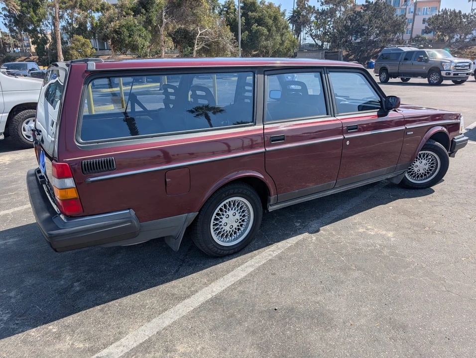 1993 Volvo 245 - Image 15 of 31