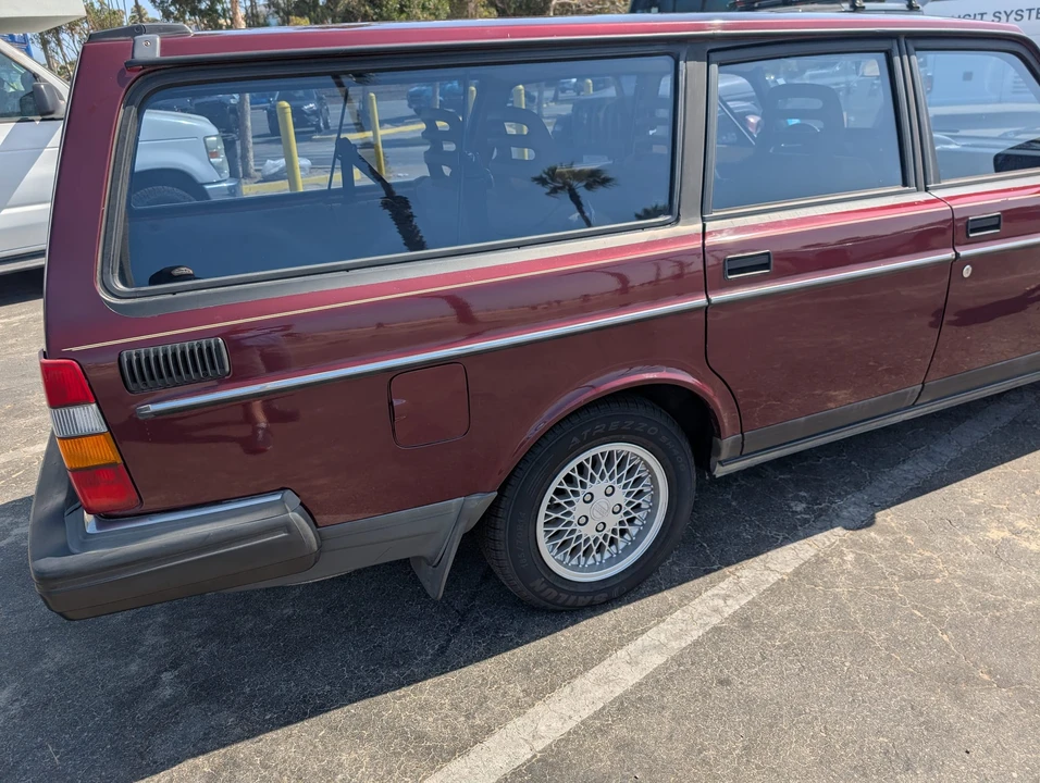 1993 Volvo 245 - Image 27 of 31
