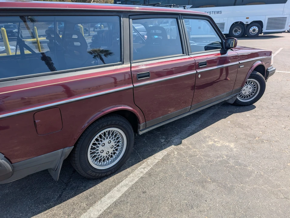 1993 Volvo 245 - Image 28 of 31
