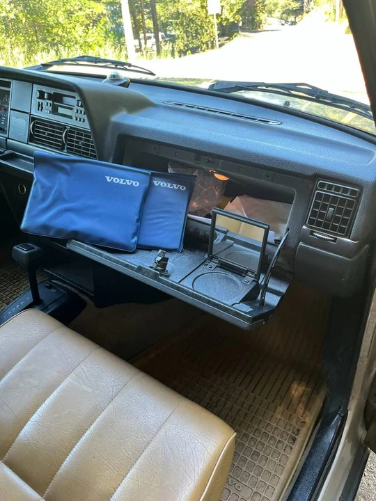 1993 Volvo 245 - Image 14 of 23