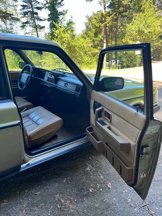 1993 Volvo 245 - Image 13 of 23