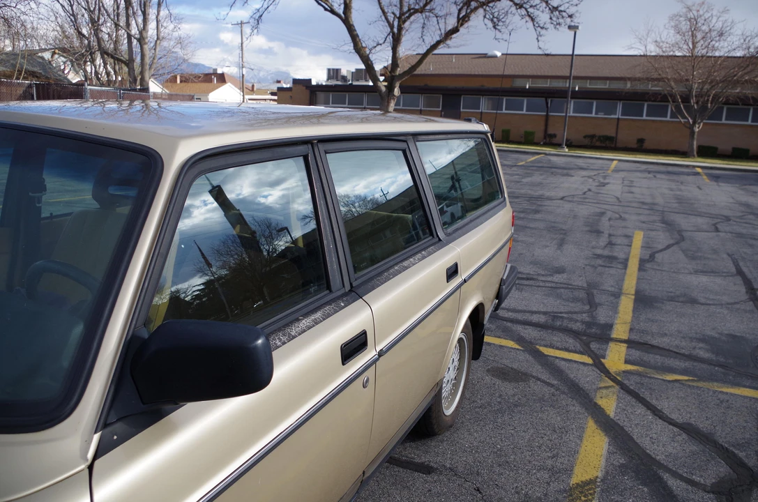 1993 Volvo 245 - Image 17 of 21
