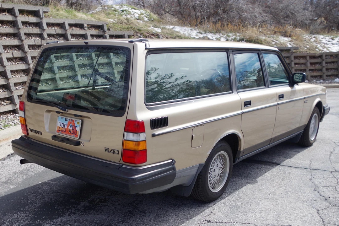 1993 Volvo 245 - Image 4 of 21