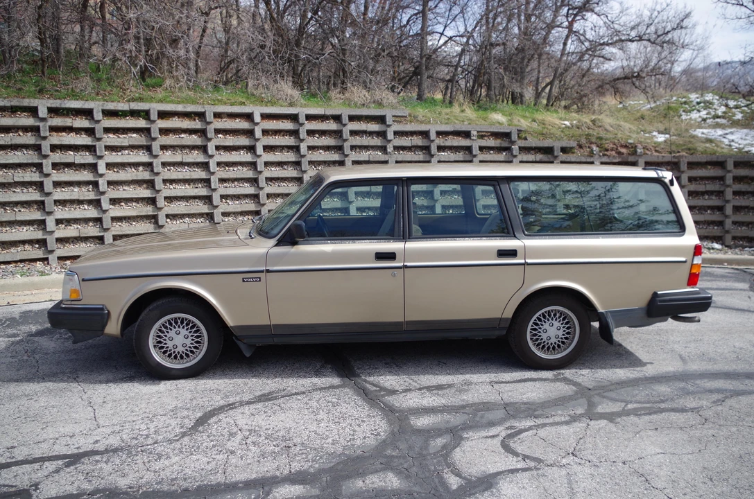 1993 Volvo 245 - Image 7 of 21