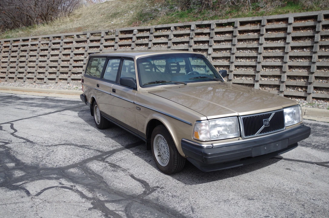 1993 Volvo 245 - Image 9 of 21