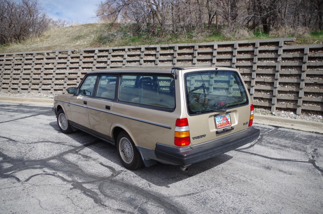 1993 Volvo 245 - Image 8 of 21