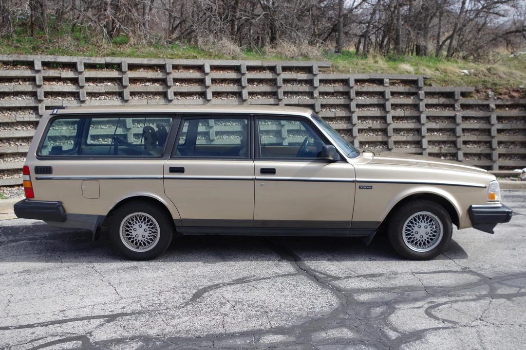 1993 Volvo 245 - Image 3 of 21