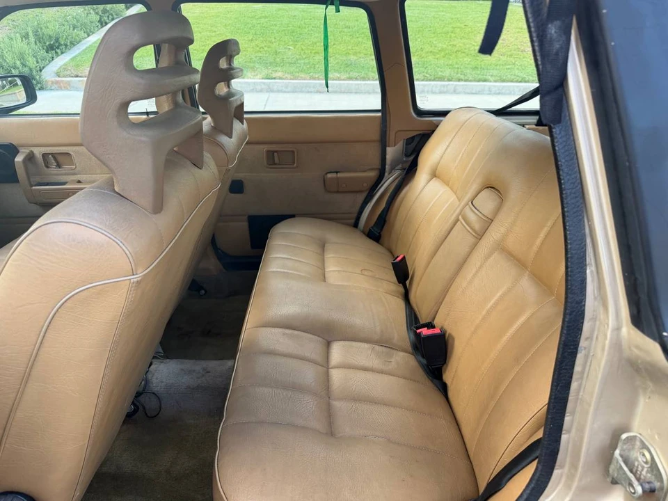 1993 Volvo 245 - Image 8 of 9