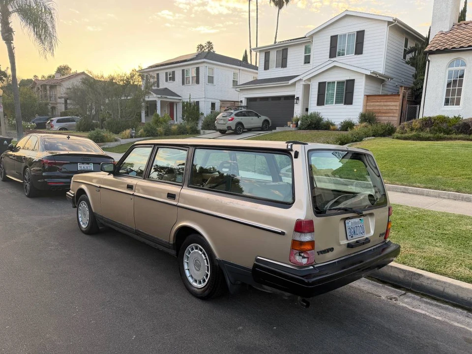 1993 Volvo 245 - Image 4 of 9