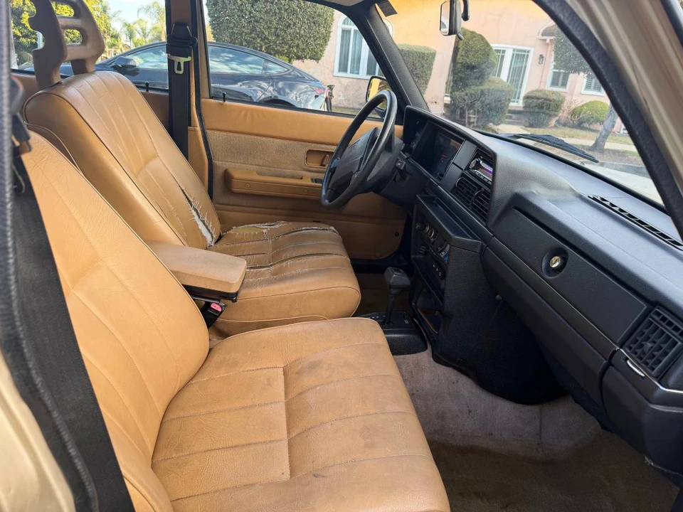 1993 Volvo 245 - Image 7 of 9