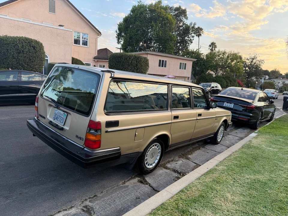 1993 Volvo 245 - Image 5 of 9