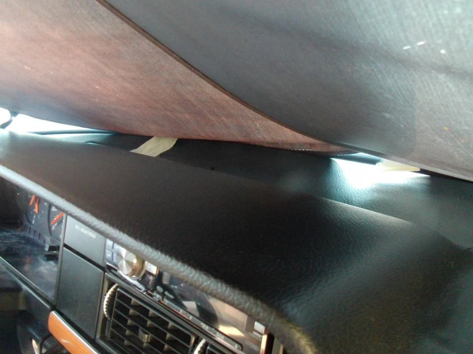 1993 Volvo 244 - Image 16 of 31