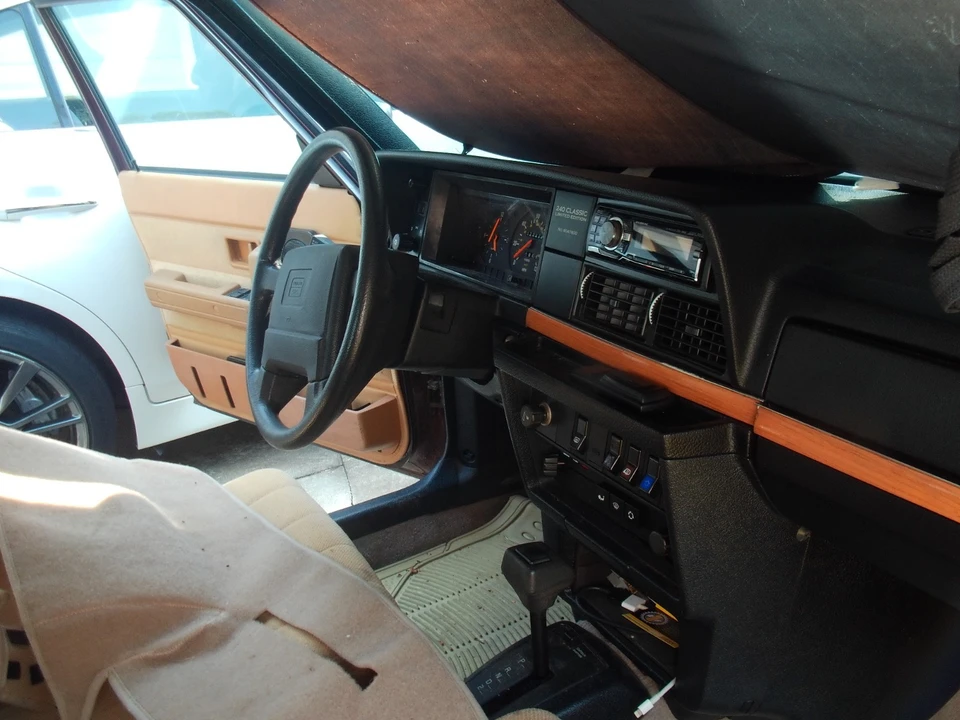 1993 Volvo 244 - Image 25 of 31
