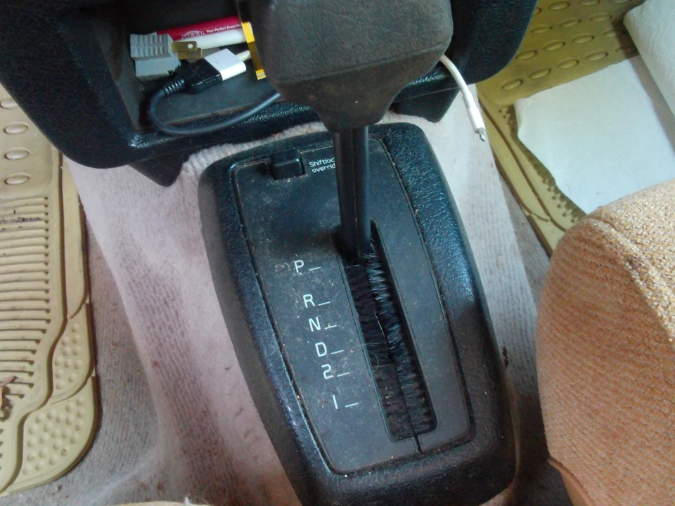 1993 Volvo 244 - Image 23 of 31