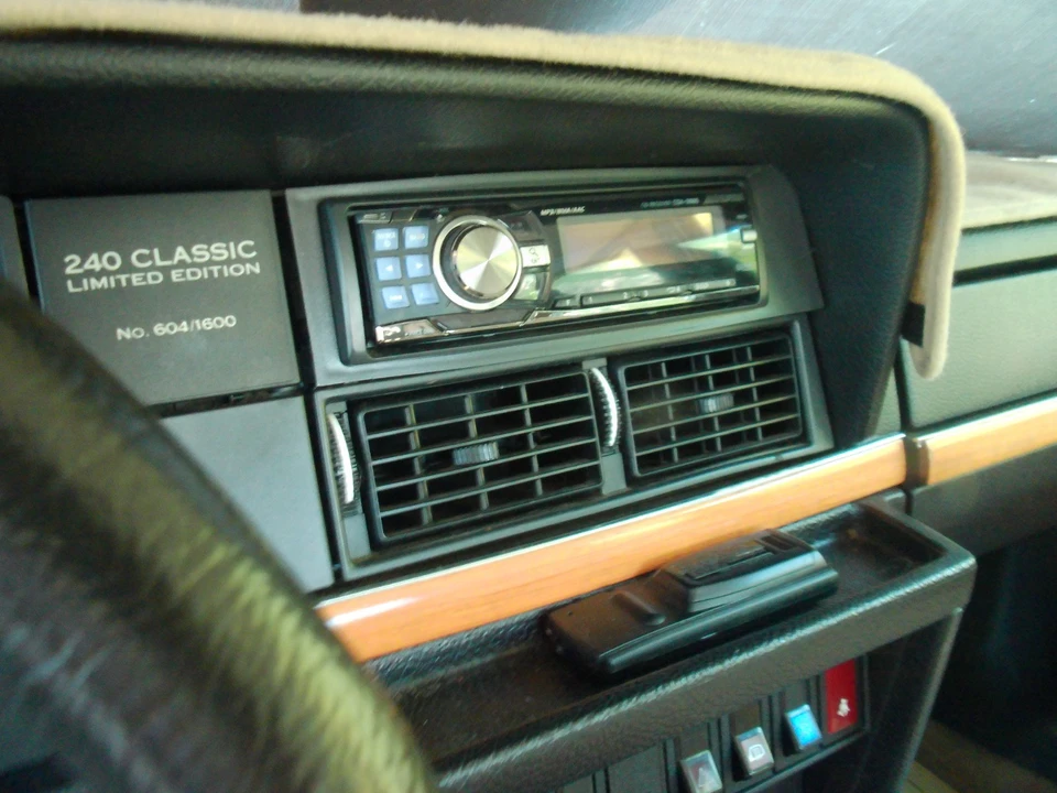 1993 Volvo 244 - Image 30 of 31
