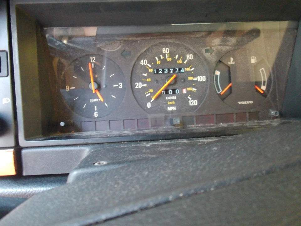1993 Volvo 244 - Image 15 of 31