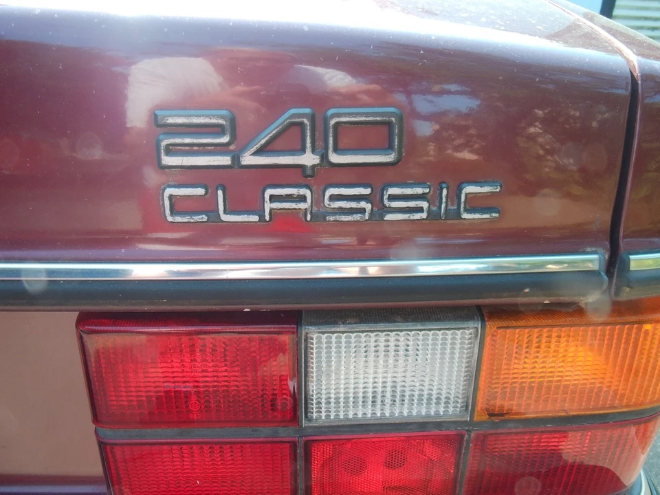 1993 Volvo 244 - Image 5 of 31