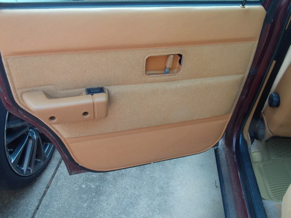 1993 Volvo 244 - Image 19 of 31