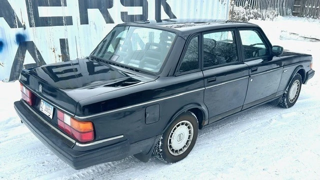 1993 Volvo 200 Series - Image 9 of 21