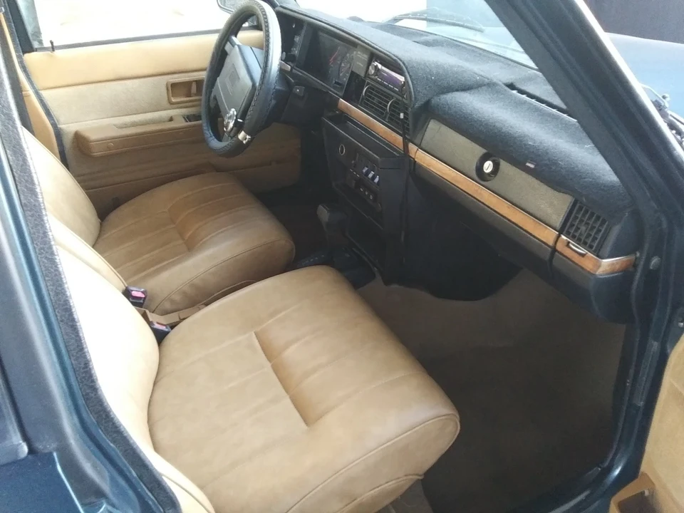 1993 Volvo 200 Series - Image 17 of 21