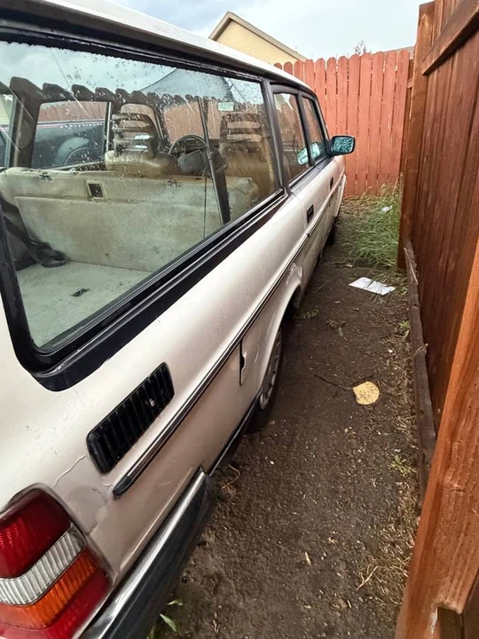 1993 Volvo 245 - Image 4 of 6