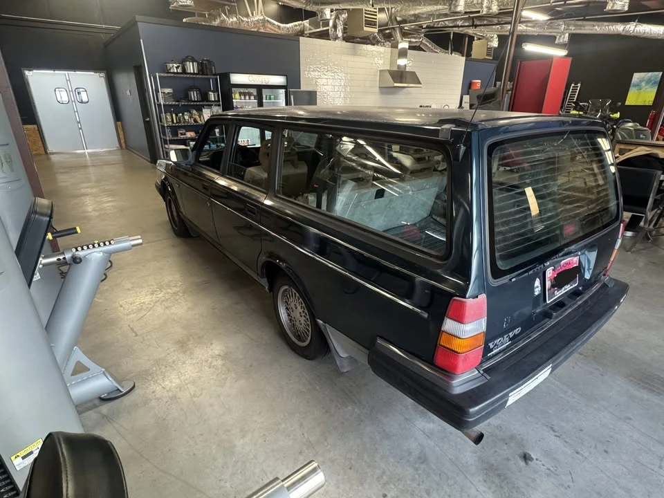 1993 Volvo 245 - Image 5 of 19