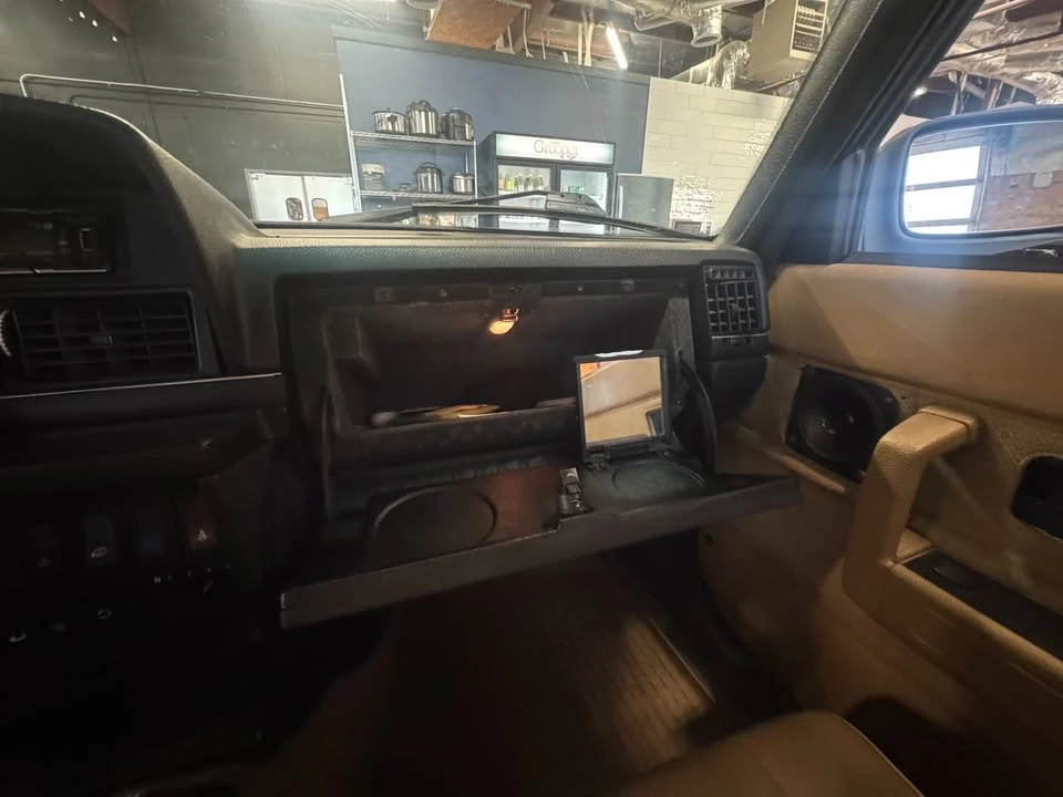 1993 Volvo 245 - Image 9 of 19