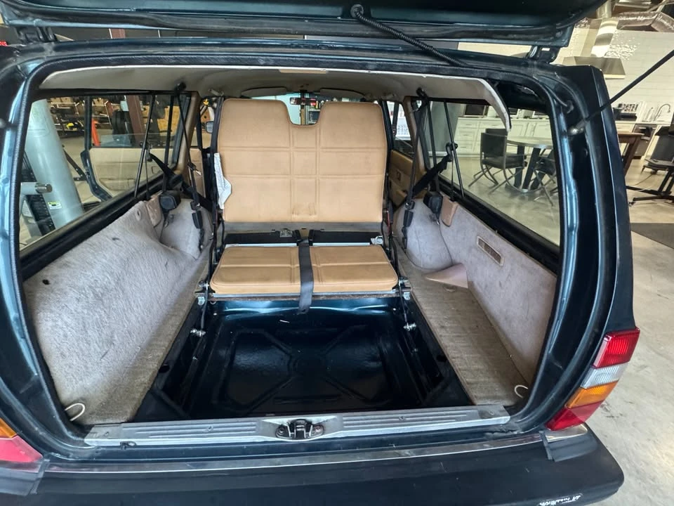 1993 Volvo 245 - Image 14 of 19