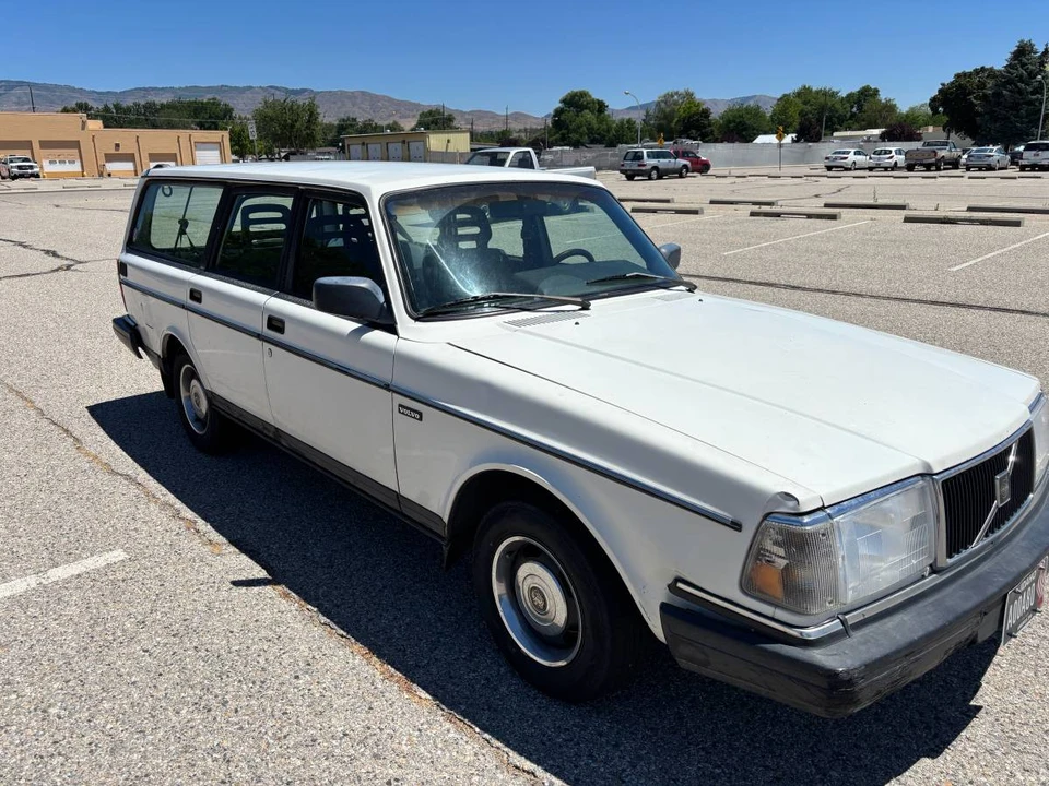 1993 Volvo 200 Series - Image 2 of 5