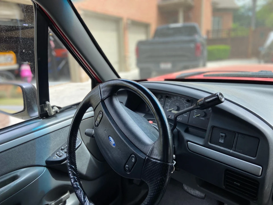 1993 Ford F-150 SVT Lightning 9th Gen - Image 10 of 15