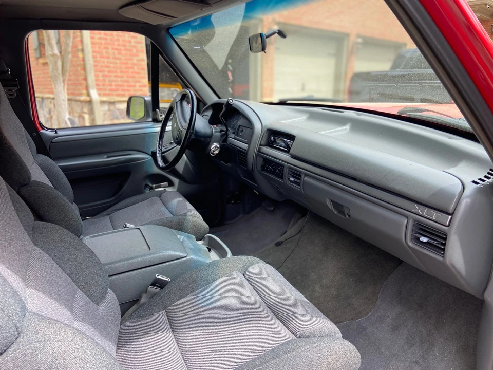 1993 Ford F-150 SVT Lightning 9th Gen - Image 9 of 15