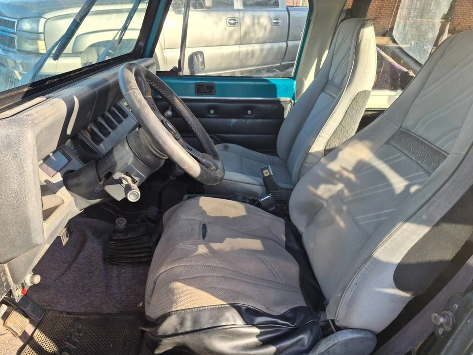 1993 Jeep YJ Wrangler - Image 5 of 11