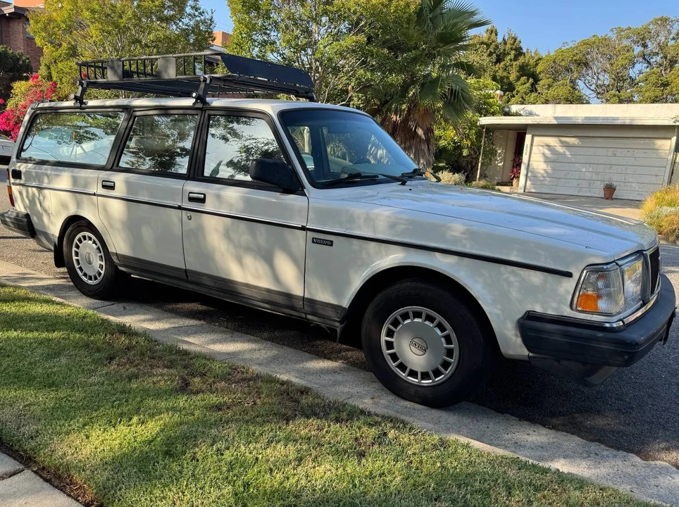 1993 Volvo 245 - Image 4 of 5