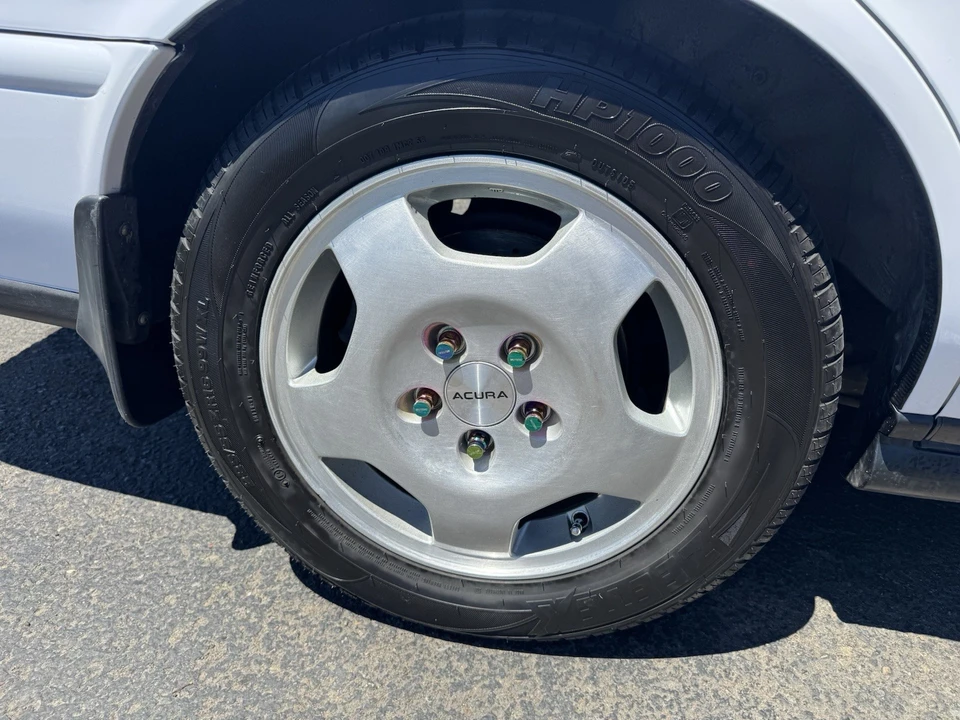 1994 Acura Legend 2nd Gen - Image 19 of 31