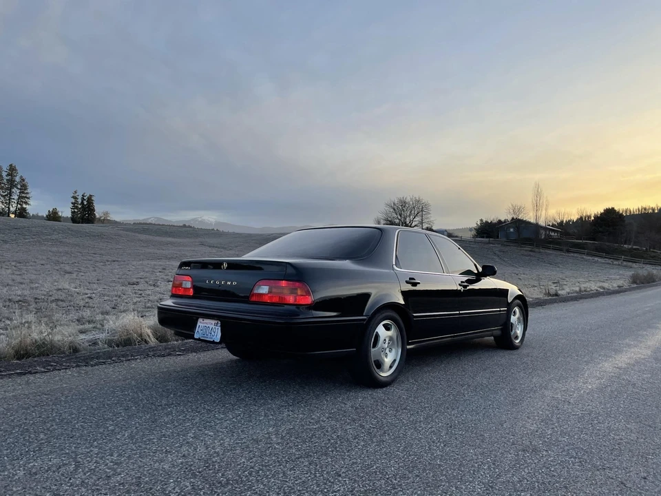 1994 Acura Legend 2nd Gen - Image 13 of 31