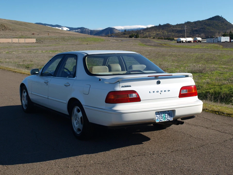 1994 Acura Legend 2nd Gen - Image 12 of 31