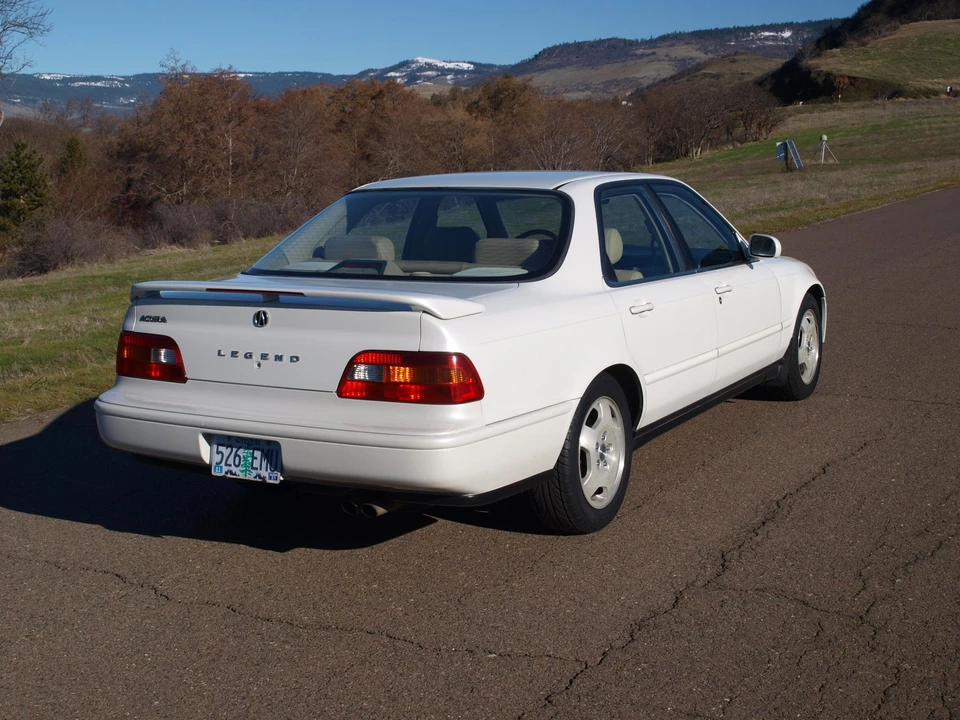 1994 Acura Legend 2nd Gen - Image 16 of 31